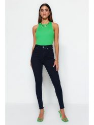 Trendyol Dżinsy - Skinny fit - w kolorze granatowym rozmiar: 42. Niebieskie jeansy damskie Trendyol, z podwyższonym stanem. Za 94.45 zł.