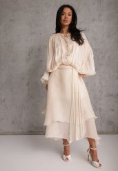 Jasnobeżowa Rozkloszowana Sukienka Wieczorowa z Szyfonowej Tkaniny Amanna. Brązowe sukienki damskie Renee, m, z aplikacjami, z materiału, klasyczne, bez kołnierzyka, bez ramiączek, maxi, rozkloszowane. Za 269.99 zł.