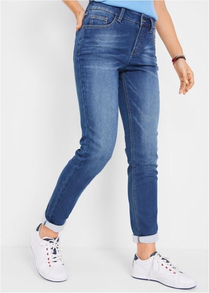 Dżinsy ocieplane z miękką spodnią stroną, krój boyfriend. Niebieskie jeansy damskie bonprix. Za 169.99 zł.