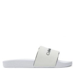 Klapki Calvin Klein Jeans. Białe klapki damskie Calvin Klein Jeans, bez wzorów, z jeansu, bez obcasa. Za 179.99 zł.