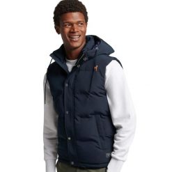 Kurtka bez rękawów z kapturem Superdry Everst. Niebieskie kurtki męskie Superdry., na zimę, m, bez wzorów, z materiału, eleganckie, z kapturem. Za 553.50 zł.