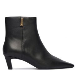 Botki Tommy Hilfiger. Czarne botki damskie Tommy Hilfiger, bez obcasa, na słupku, bez zapięcia. Za 679.99 zł.