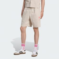 Szorty Mercedes - AMG Petronas Formula One Team Summer. Brązowe szorty męskie Adidas, bez kołnierzyka. Za 299.00 zł.