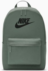 Plecak sportowy szkolny Nike Heritage. Zielone plecaki damskie Nike, bez wzorów, z materiału, sportowe. Za 130.99 zł.