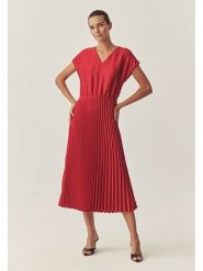 TATUUM Sukienka "Teli" w kolorze czerwonym rozmiar: 40. Czerwone sukienki damskie Tatuum, bez wzorów, bez kołnierzyka, bez ramiączek, midi. Za 227.85 zł.