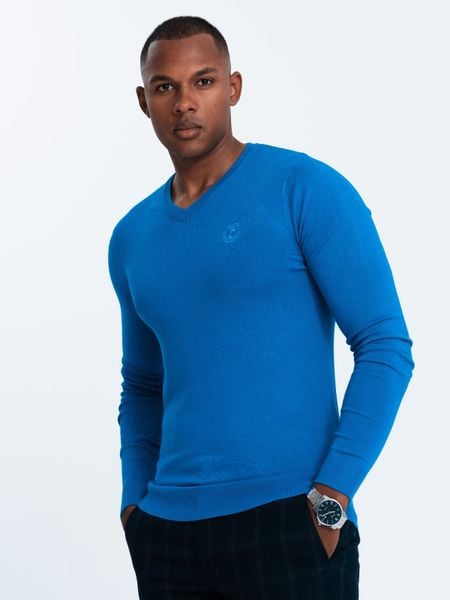 Elegancki sweter męski BASIC V-neck z wiskozą – niebieski V19 OM - Rozmiar: XXL. Niebieskie swetry męskie Ombre Clothing, m, bez wzorów, z wiskozy, bez kołnierzyka. W wyprzedaży za 89.99 zł.