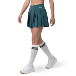 Damskie spódnico-spodenki tenisowe Siroko Flow Femme-W Green. Zielone szorty damskie SIROKO, bez wzorów, z materiału, z podwyższonym stanem. Za 214.00 zł.
