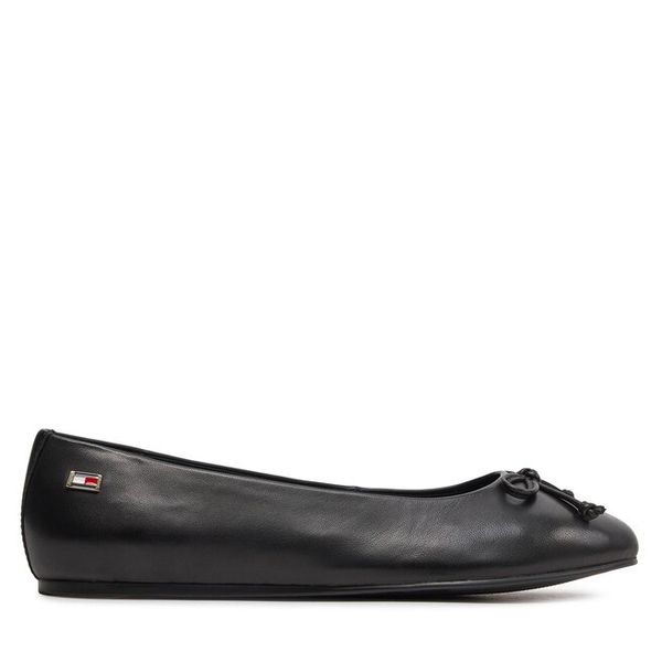 Baleriny Tommy Hilfiger. Czarne baleriny damskie Tommy Hilfiger, bez wzorów, bez obcasa. Za 309.99 zł.