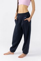 Spodnie dresowe Moonholi Moony Comfy Sweatpants z kieszeniami. Niebieskie spodnie sportowe damskie MOONHOLI, m, z bawełny, na fitness i siłownię. Za 369.00 zł.