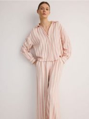 Koszula z wiskozą - pomarańczowy. Brązowe koszule damskie Reserved, l, bez wzorów, z bawełny, bez kołnierzyka, bez ramiączek. W wyprzedaży za 69.99 zł.