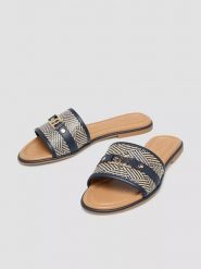 S.Oliver Klapki w kolorze fioletowym rozmiar: 40. Różowe klapki damskie S.Oliver, bez wzorów, bez obcasa. Za 122.67 zł.