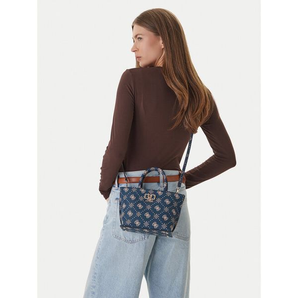 Torebka Guess. Niebieskie torebki klasyczne damskie Guess, z aplikacjami, bez dodatków. Za 659.99 zł.