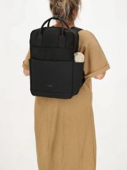 Beagles Plecak "Kobe" w kolorze czarnym - 17 x 37 x 10 cm rozmiar: onesize. Czarne plecaki damskie Beagles, bez wzorów, z materiału. Za 126.75 zł.