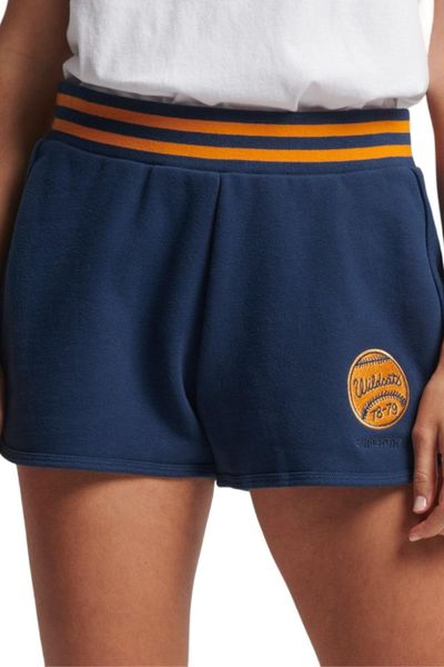 Spodenki turystyczne damskie Superdry Vintage Collegiate. Niebieskie szorty damskie Superdry., z aplikacjami, z bawełny, sportowe, z podwyższonym stanem. Za 121.49 zł.