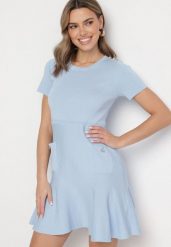 Jasnoniebieska Wiskozowa Sukienka Ozdobiona Guzikami Erisiel. Niebieskie sukienki damskie Born2be, do pracy, na lato, m, bez wzorów, z wiskozy, biznesowe, bez kołnierzyka, bez ramiączek, mini, kopertowe. W wyprzedaży za 135.99 zł.