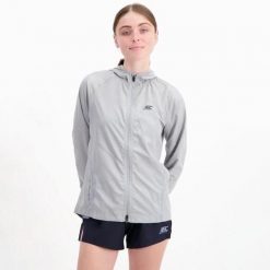 Damska lekka kurtka przeciwwiatrowa do biegania i na szlak HORIZON WINDBREAKER. Szare kurtki damskie BODYCROSS, na zimę, m, bez wzorów, bez kaptura. Za 739.99 zł.