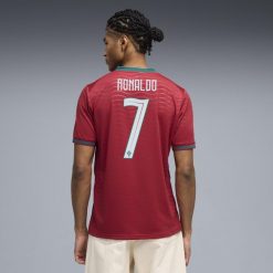 Koszulka piłkarska Puma Portugalia 2026 Cristiano Ronaldo (CR7). Bluzki sportowe damskie Puma, xl, bez wzorów, z materiału, bez ramiączek. Za 529.99 zł.