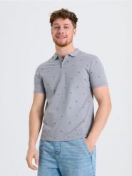 Koszulka polo z nadrukiem all over - niebieski. Niebieskie koszulki polo męskie Sinsay, l, bez wzorów, bez ramiączek. Za 29.99 zł.