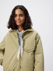 Kurtka z kołnierzem - jasnozielony. Zielone kurtki damskie Reserved, l, bez wzorów, z tkaniny, bez kaptura. Za 229.99 zł.