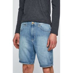 Wrangler - Szorty jeansowe. Niebieskie szorty męskie Wrangler, z bawełny, bez kołnierzyka. W wyprzedaży za 179.90 zł.
