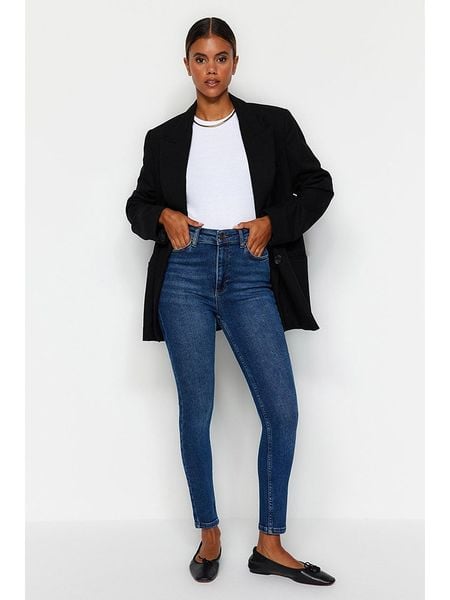 Trendyol Dżinsy - Skinny fit - w kolorze granatowym rozmiar: 44. Niebieskie jeansy damskie Trendyol, z podwyższonym stanem. Za 95.69 zł.