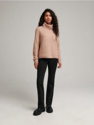 Spodnie - czarny. Czarne spodnie materiałowe damskie Sinsay, bez wzorów, z wiskozy, eleganckie. Za 59.99 zł.