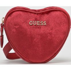Guess Jeans - Torebka dziecięca. Czerwone torebki dziecięce Guess Jeans. W wyprzedaży za 159.90 zł.