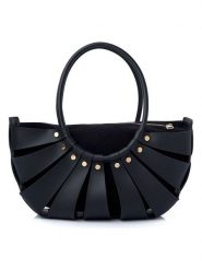 Lucky Bees Torebka "Ingrid" w kolorze czarnym - 35 x 18 x 15 cm rozmiar: onesize. Czarne torebki klasyczne damskie Lucky Bees, bez wzorów, z materiału, bez dodatków. Za 140.53 zł.