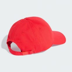 CZAPKA Z DASZKIEM HISZPANIA RFEF FOOTBALL. Czerwone czapki męskie Adidas, z aplikacjami, z bawełny, eleganckie. Za 129.00 zł.