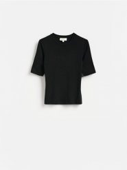 Dzianinowy t-shirt z lyocellem - czarny. Czarne t-shirty damskie Reserved, l, bez wzorów, z dzianiny, bez kołnierzyka. Za 119.99 zł.