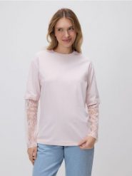 T-shirt z koronkowymi rękawami - pastelowy róż. Czerwone t-shirty damskie Reserved, l, bez wzorów, z bawełny, bez kołnierzyka. Za 89.99 zł.