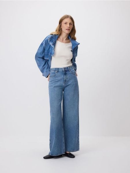 Sweter z krótkim rękawem - złamana biel. Swetry klasyczne damskie Reserved, l, z dzianiny, bez kołnierzyka. Za 79.99 zł.