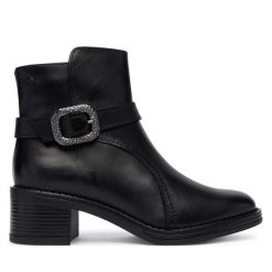 Botki Tamaris. Czarne botki damskie Tamaris, bez obcasa, na słupku, bez zapięcia. Za 359.99 zł.