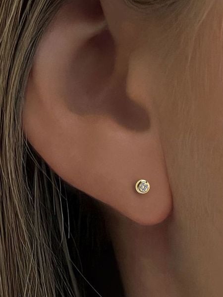DIA DIAMONDS Pozłacane kolczyki-wkrętki z diamentami rozmiar: onesize. Żółte kolczyki damskie DIA DIAMONDS, z diamentem, pozłacane. Za 179.64 zł.