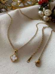 Luseera Pozłacany naszyjnik z zawieszką - dł. 45 cm rozmiar: onesize. Białe naszyjniki damskie Luseera, pozłacane. Za 39.99 zł.