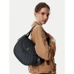 Torebka Guess. Czarne torebki klasyczne damskie Guess, z aplikacjami, bez dodatków. Za 634.99 zł.