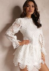Biała Rozkloszowana Sukienka Mini z Koronki Delores. Białe sukienki damskie Renee, m, w ażurowe wzory, z koronki, bez kołnierzyka, bez ramiączek, mini, rozkloszowane. W wyprzedaży za 199.99 zł.