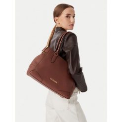 Torebka LOVE MOSCHINO. Brązowe torebki klasyczne damskie Love Moschino, bez wzorów, bez dodatków. Za 1,059.00 zł.