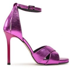 Sandały Karino. Czerwone sandały damskie Karino, bez wzorów, bez obcasa, na szpilce. Za 449.99 zł.