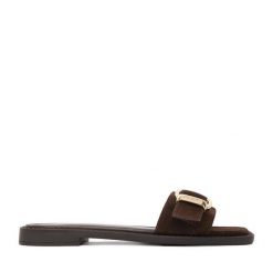 Klapki Beverly Hills Polo Club. Brązowe klapki damskie Beverly Hills Polo Club, bez wzorów, bez obcasa. Za 249.99 zł.