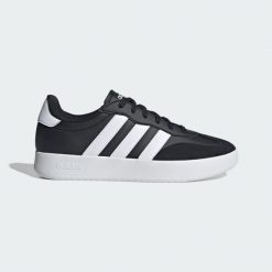 Buty Barreda. Białe buty trekkingowe męskie Adidas, ze skóry, bez zapięcia, trekkingowe. Za 279.00 zł.