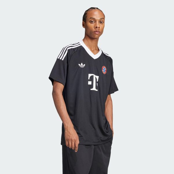 Koszulka bramkarska z trzeciego zestawu FC Bayernu Monachium 24/25. Czarne t-shirty sportowe męskie Adidas, m, bez ramiączek, do piłki nożnej. Za 399.00 zł.