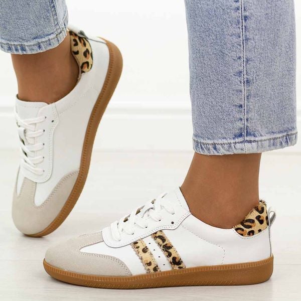 Białe skórzane półbuty damskie Filippo Dp7508/26. Białe półbuty damskie Filippo, bez wzorów, z jeansu, biznesowe, bez obcasa, na płaskiej podeszwie. Za 219.00 zł.