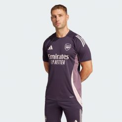 Koszulka Arsenal Tiro 24 Training. Czarne t-shirty sportowe męskie Adidas, l, z materiału, bez ramiączek, do piłki nożnej. Za 233.15 zł.