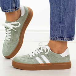 Zielone skórzane półbuty damskie Cambell 07354. Zielone półbuty damskie Cambell, w ażurowe wzory, z jeansu, biznesowe, bez obcasa, na płaskiej podeszwie. Za 239.00 zł.