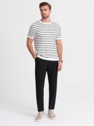 Męskie spodnie chino z gumką w pasie SLIM FIT - czarne V3 - Rozmiar: M. Czarne spodnie materiałowe męskie Ombre Clothing, bez wzorów, z elastanu, casualowe. W wyprzedaży za 99.99 zł.