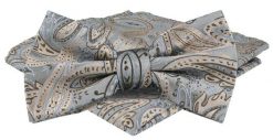 Mucha Męska w Zestawie z Poszetką - Alties - Popiel, Jasne Paisley. Szare krawaty i muchy męskie Alties, bez wzorów, eleganckie. Za 65.00 zł.