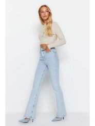Trendyol Dżinsy - Flare fit - w kolorze błękitnym rozmiar: 34. Niebieskie jeansy damskie Trendyol, z podwyższonym stanem. Za 101.23 zł.