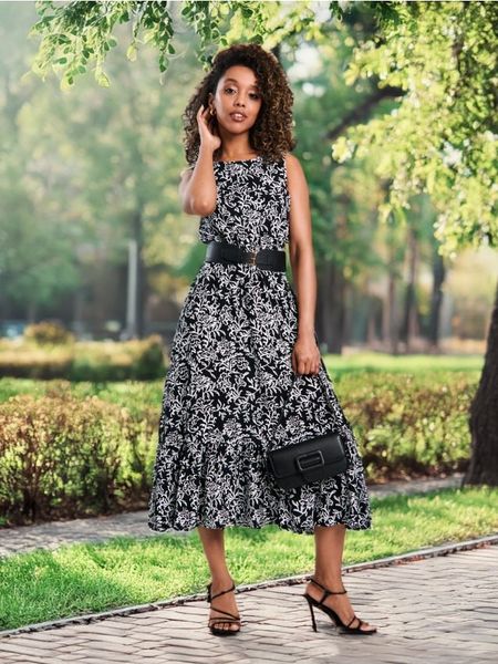 Sukienka midi - wielobarwny. Sukienki damskie Sinsay, l, bez wzorów, ze skóry, bez kołnierzyka, bez ramiączek, midi. Za 39.99 zł.