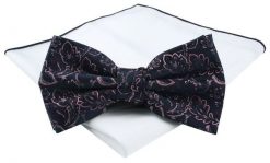 Męska Mucha (Poszetka w Zestawie) - Chattier - Różowy Wzór, Granatowe Tło. Czerwone krawaty i muchy męskie Chattier, bez wzorów, eleganckie. Za 59.00 zł.
